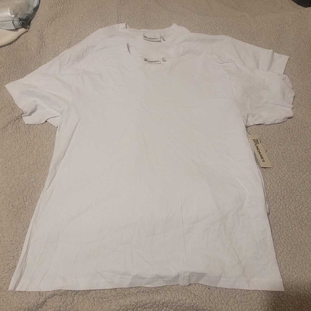 2 No Boundaries Oversized White Tees . Pack Of 2 Shirts